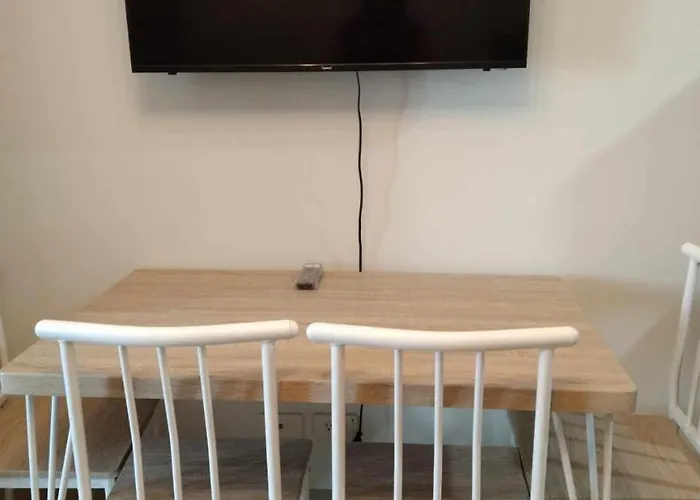 Apartment 1 Br- With Balcony -shore 2 Tw2 - Pasay Moa *