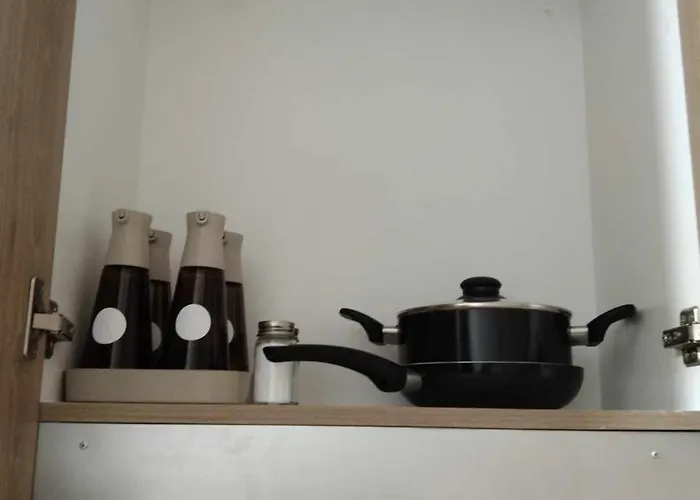 Apartment 1 Br- With Balcony -shore 2 Tw2 - Pasay Moa *